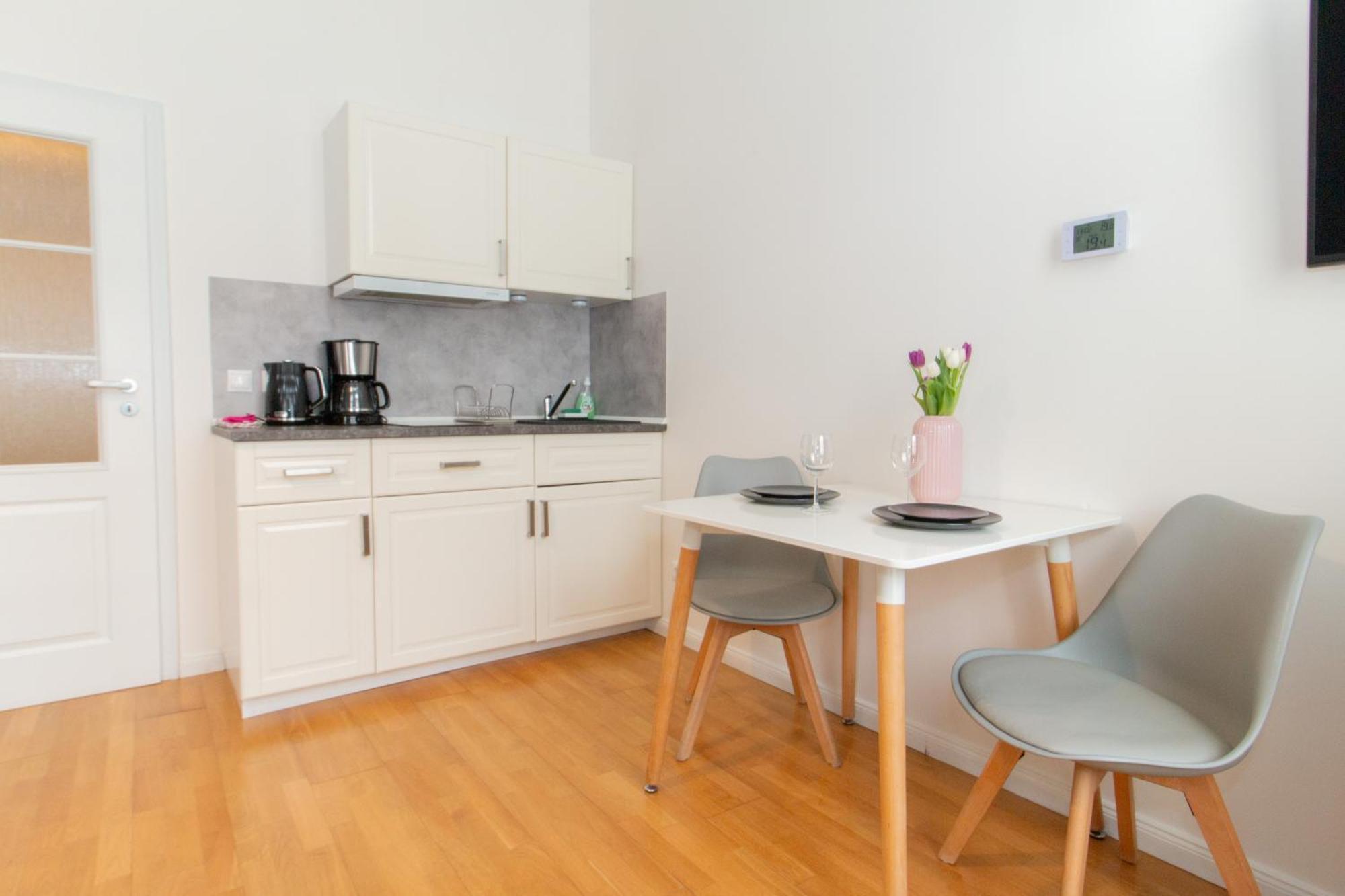 Stay Inn Apartments Stepanska Prága Kültér fotó